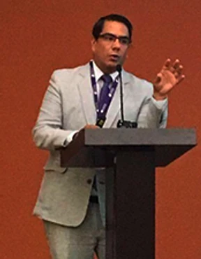 Dr. Juan Carlos Viveros